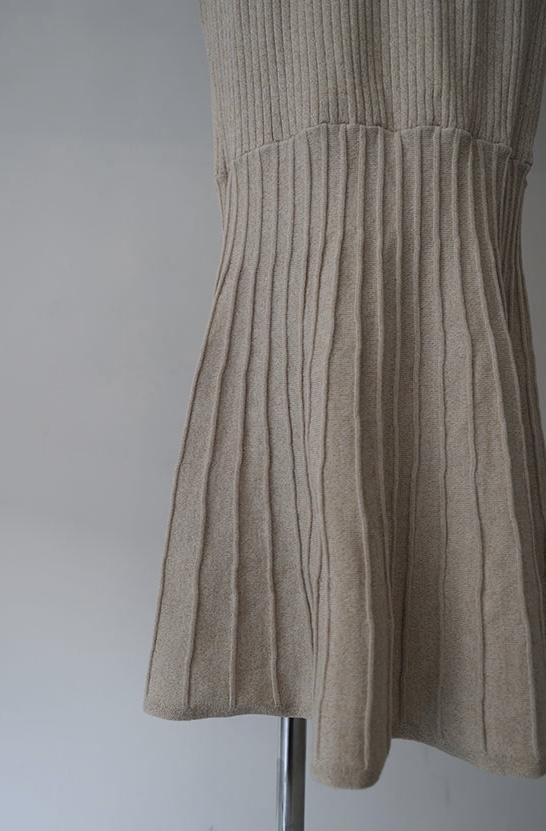 pleats mermaid knit dress - Beige – CISLYS
